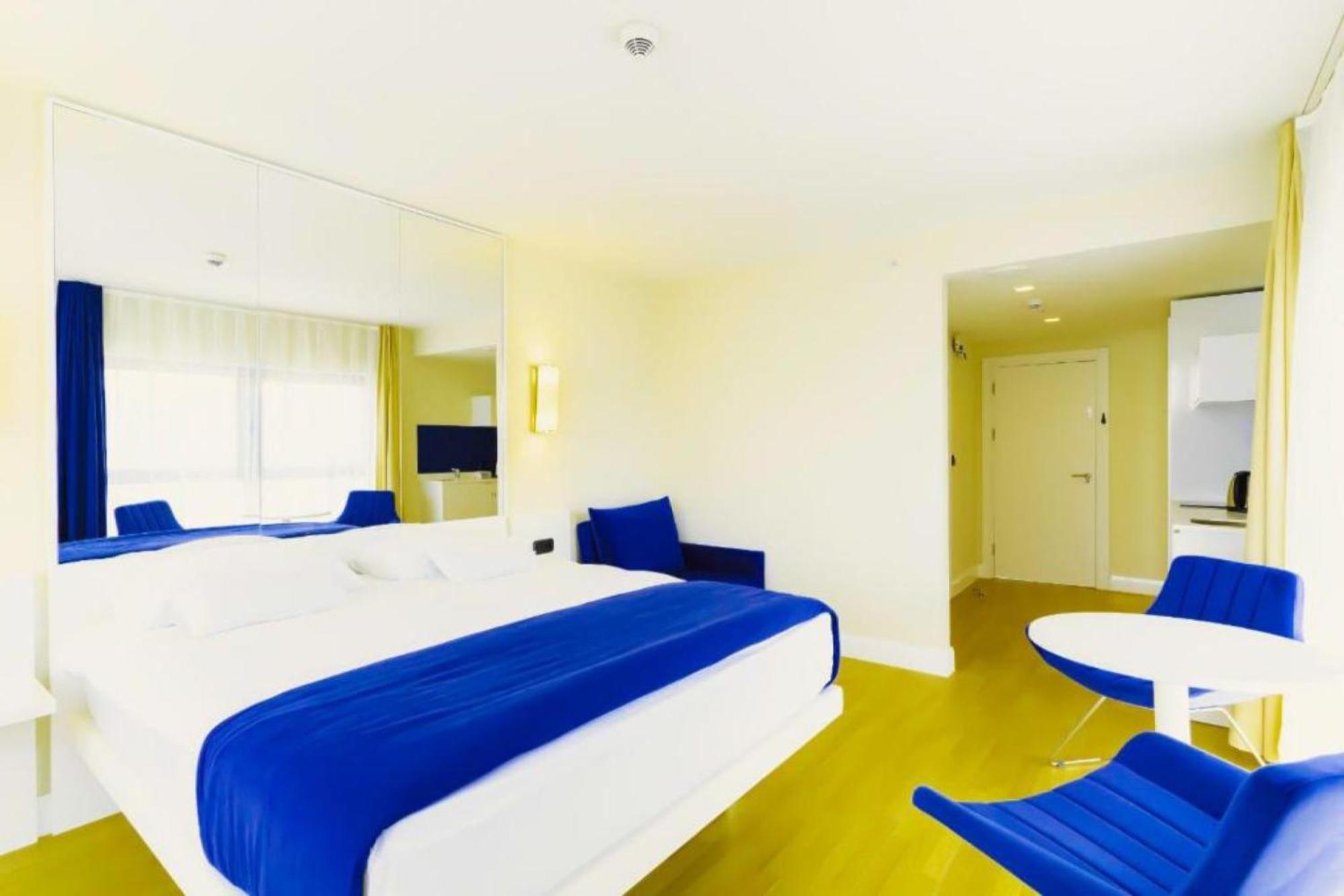 Delux Sea View Aparthotel In Orbi City Батуми Екстериор снимка