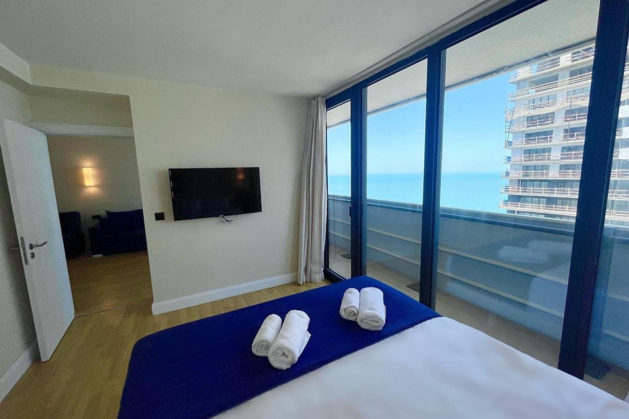 Delux Sea View Aparthotel In Orbi City Батуми Екстериор снимка