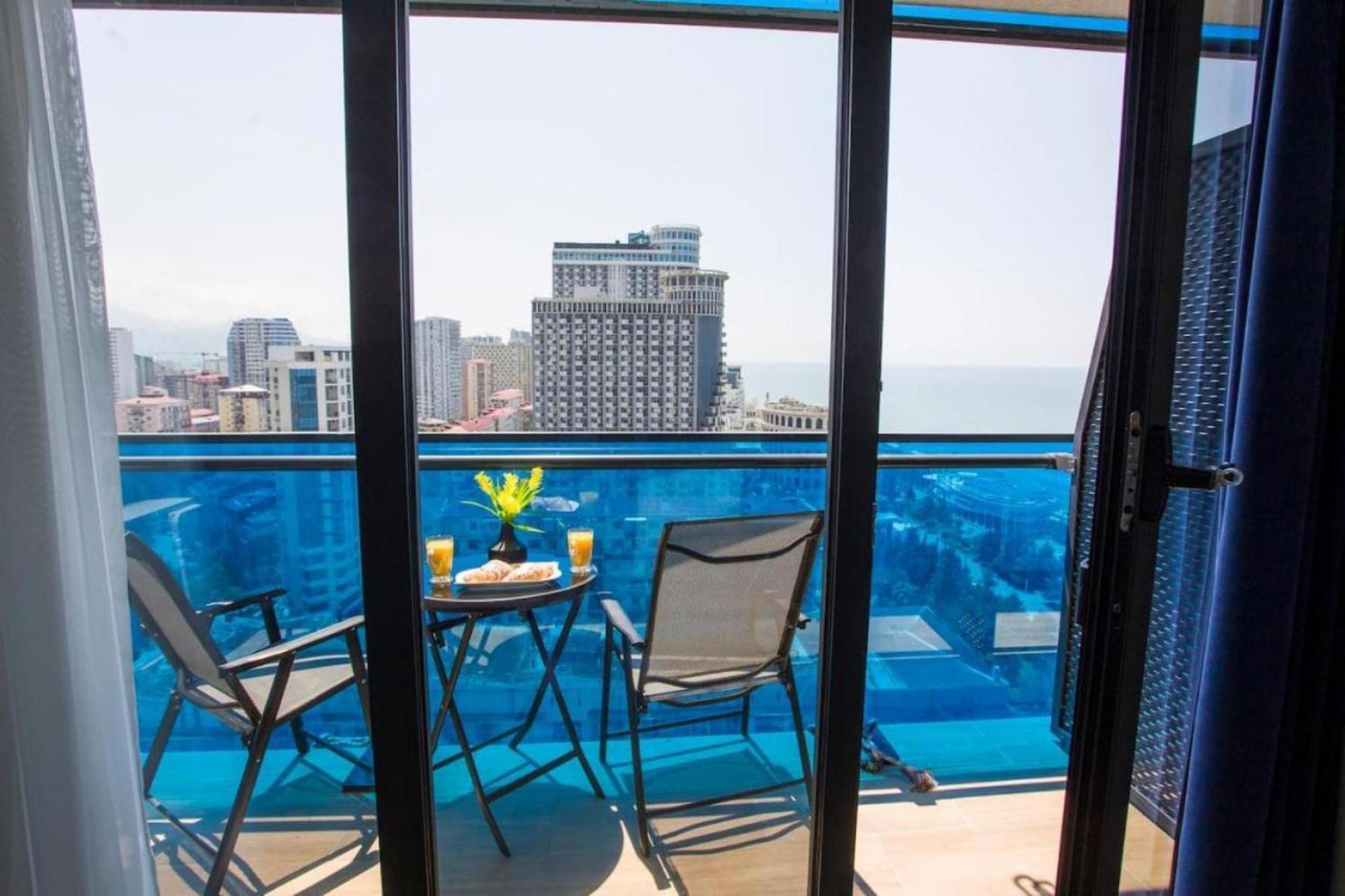 Delux Sea View Aparthotel In Orbi City Батуми Екстериор снимка