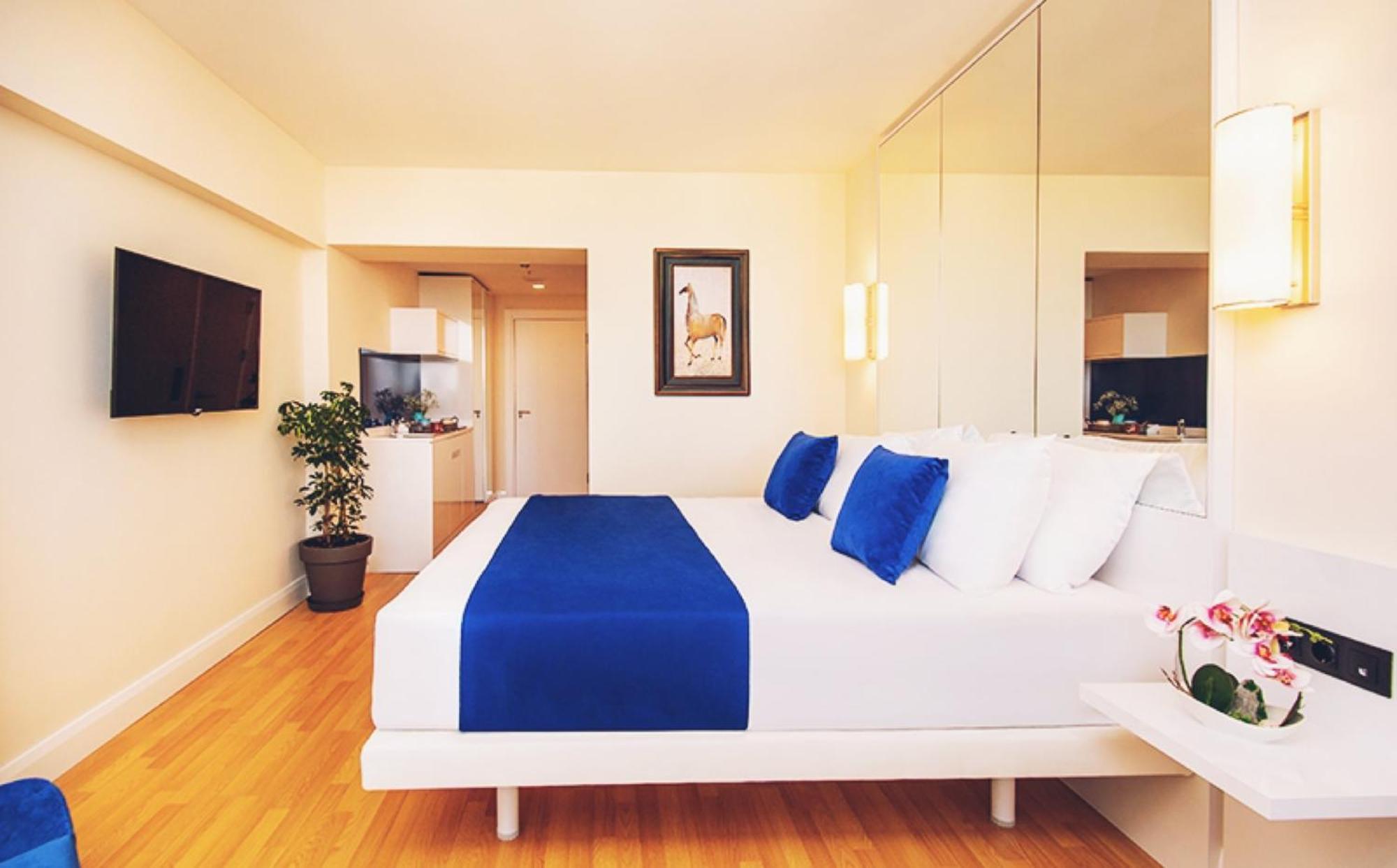 Delux Sea View Aparthotel In Orbi City Батуми Екстериор снимка