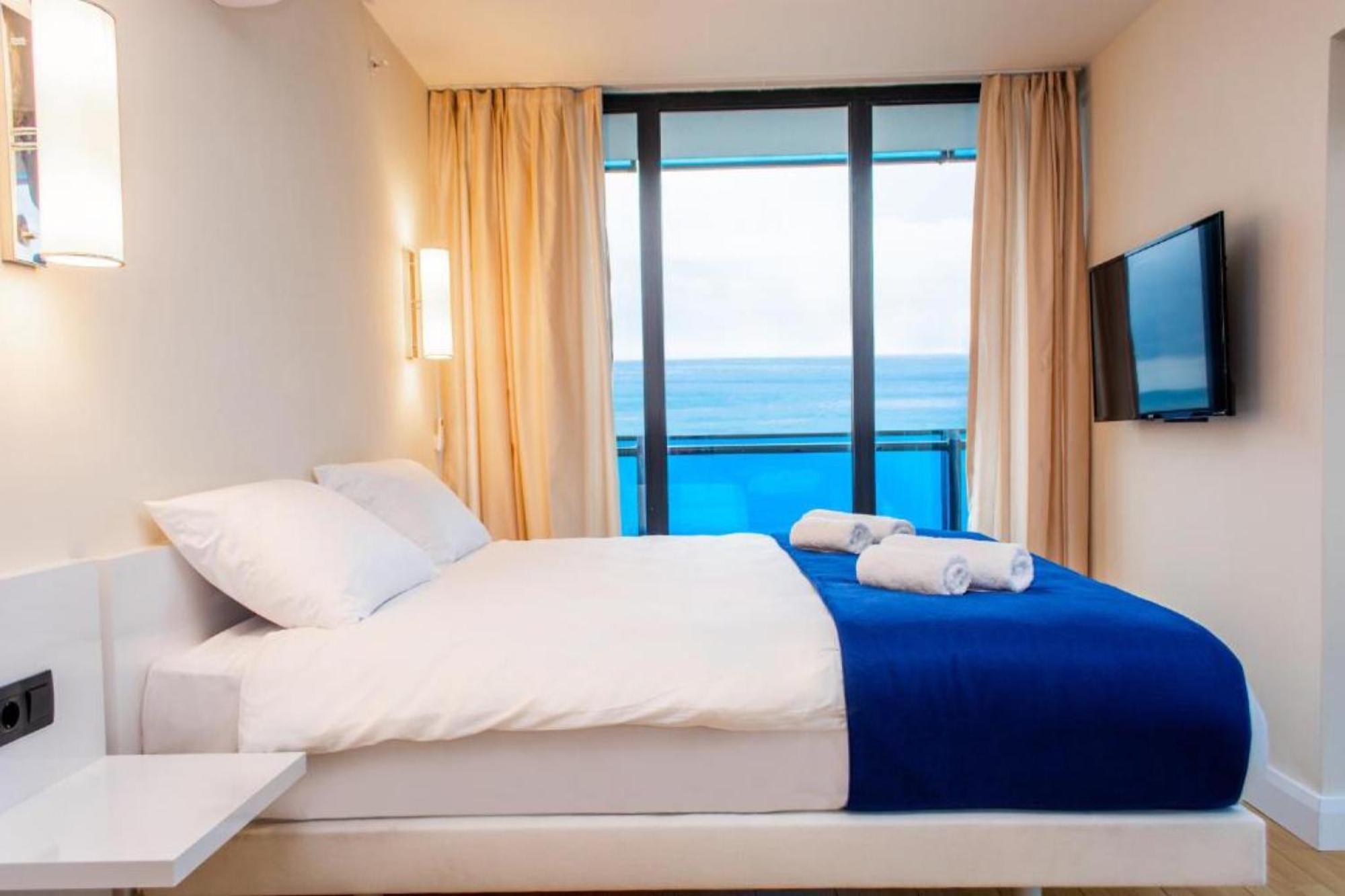 Delux Sea View Aparthotel In Orbi City Батуми Екстериор снимка
