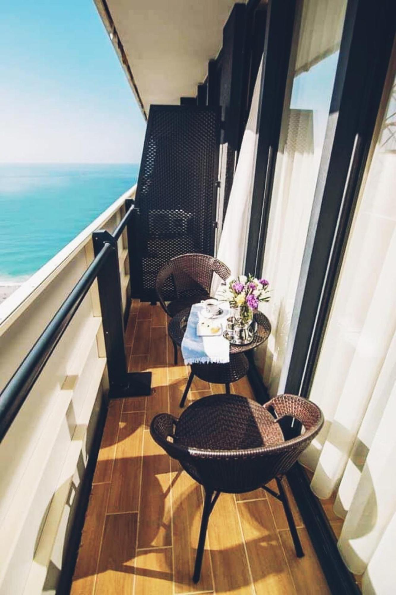 Delux Sea View Aparthotel In Orbi City Батуми Екстериор снимка