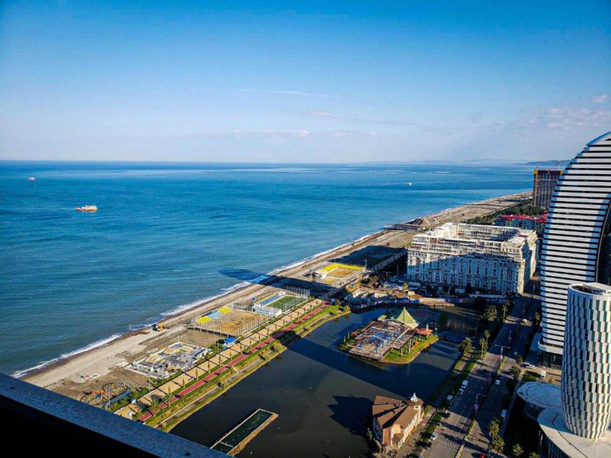 Delux Sea View Aparthotel In Orbi City Батуми Екстериор снимка