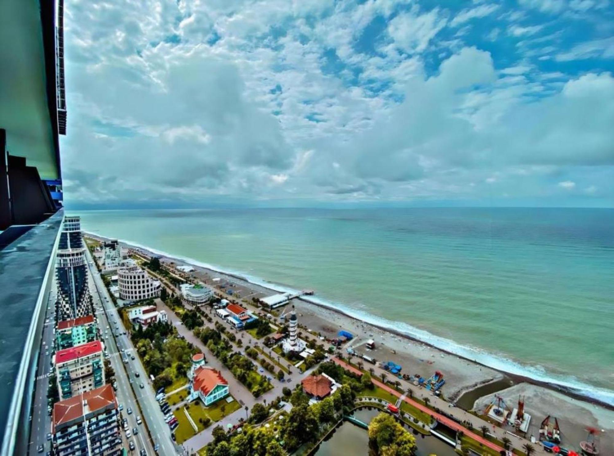 Delux Sea View Aparthotel In Orbi City Батуми Екстериор снимка